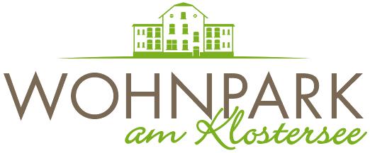 Das Logo des Wohnpark „Klostersee“ zeigt die Silhouette eines Gebäudes. Darunter steht Wohnpark am Klostersee.